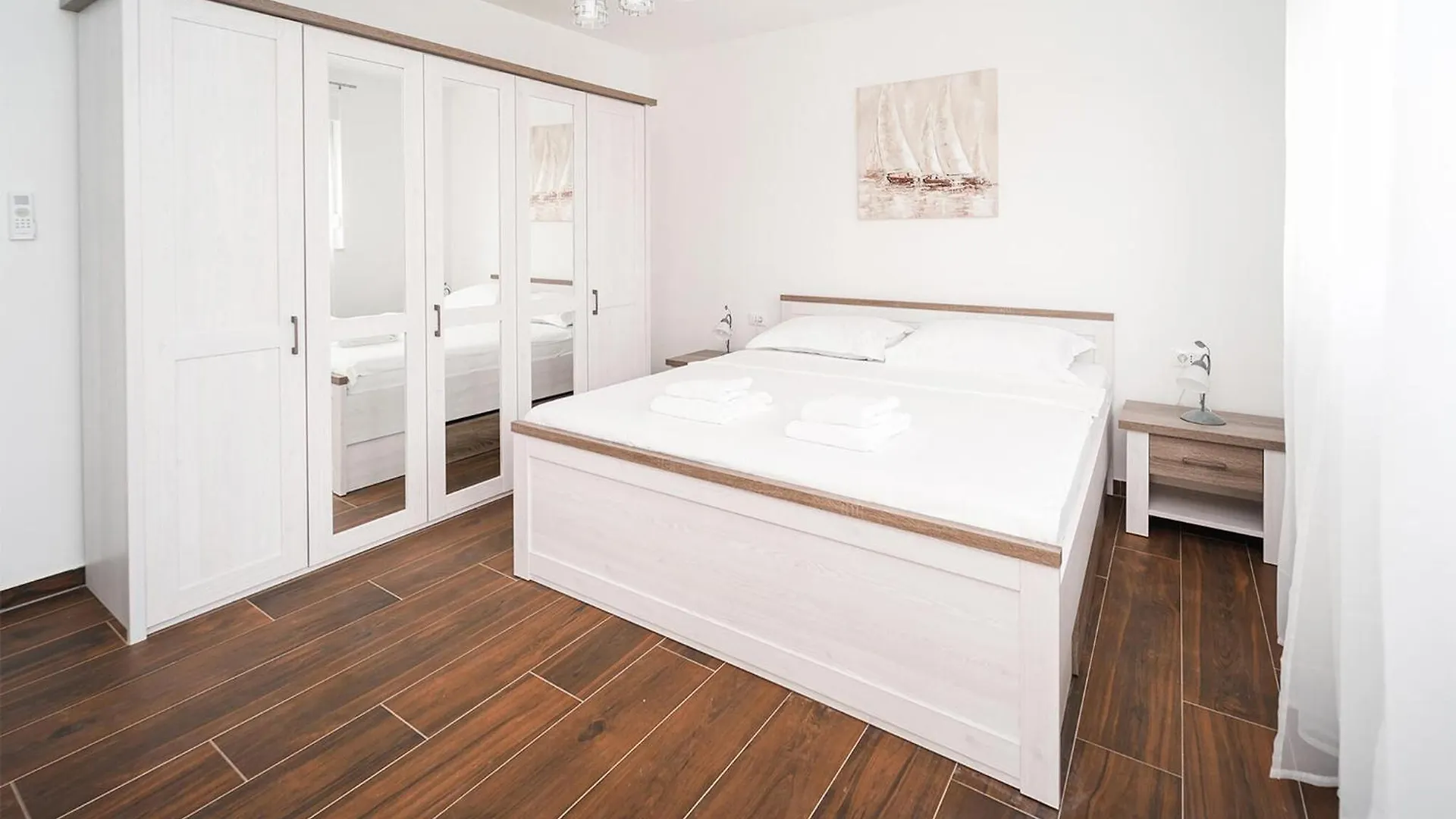 4 Bedroom Cozy Home In Krnica Croatia
