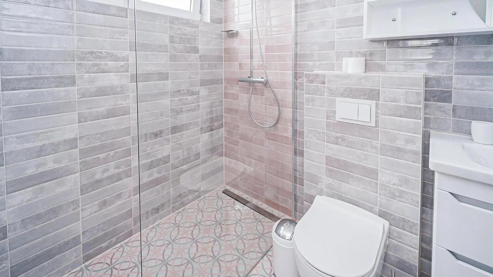 4 Bedroom Cozy Home In Krnica Croatia