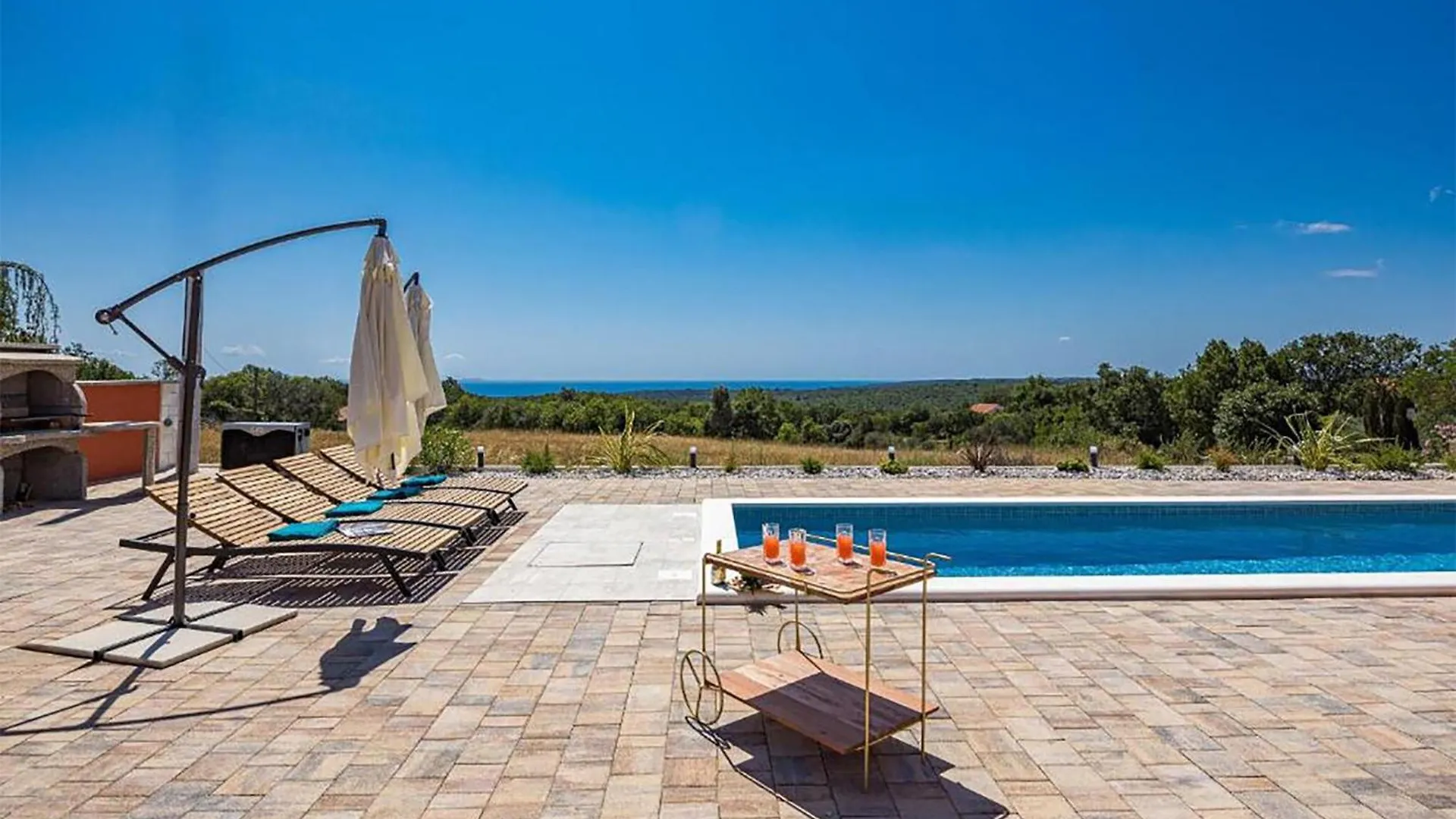 4 Bedroom Cozy Home In Krnica Croatia