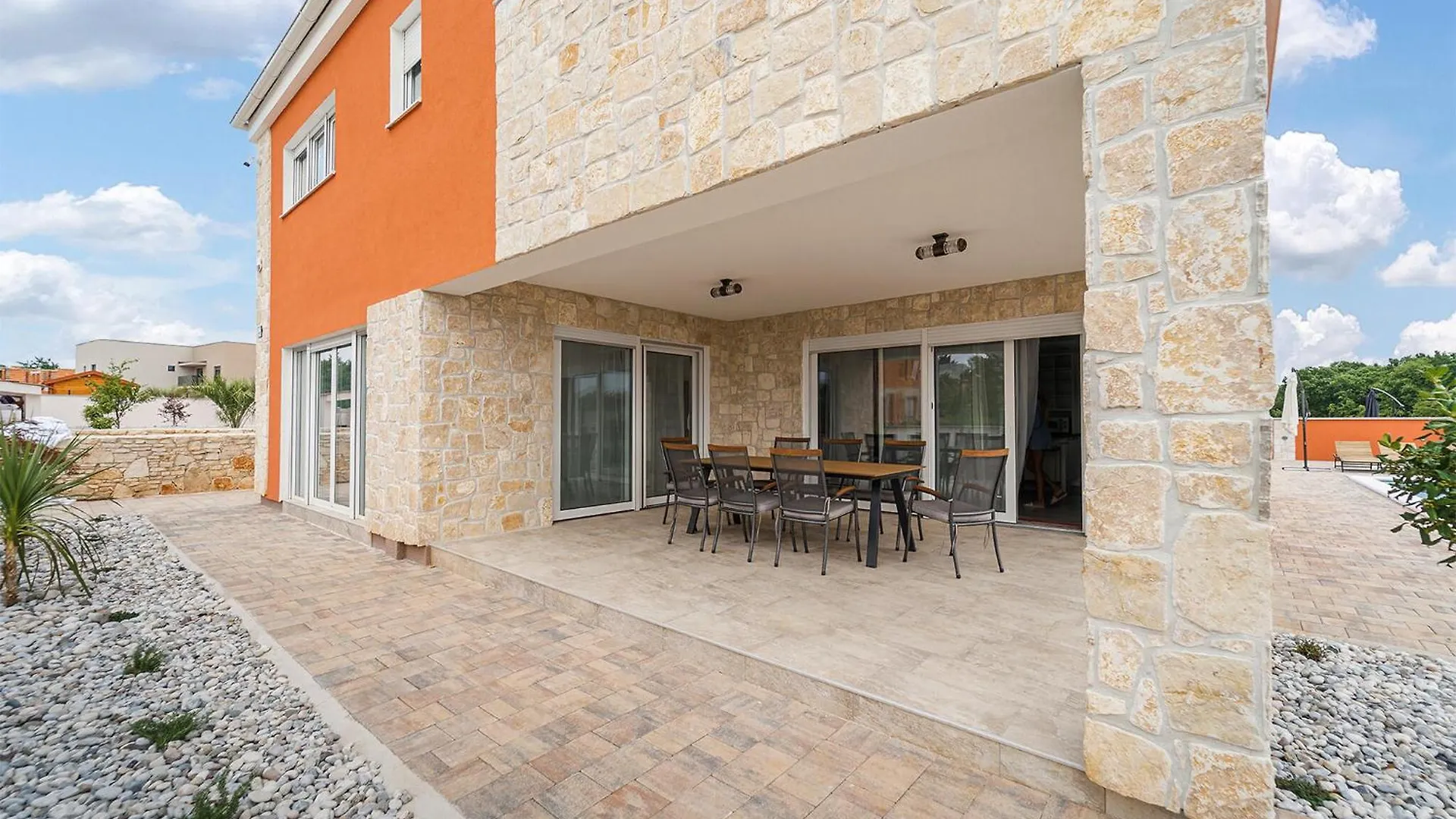 4 Bedroom Cozy Home In Krnica Croatia